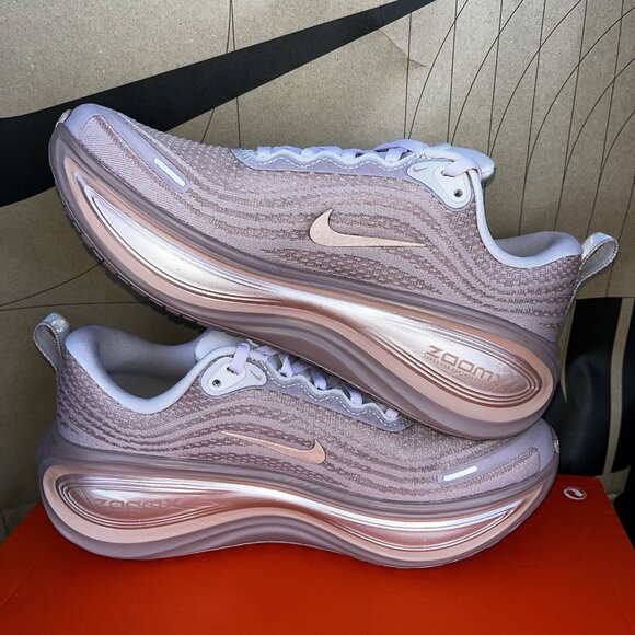 NEW Nike Vomero Plus Particle Pink Rose Gold HV8154-601 Women Size 10 - Picture 2 of 7